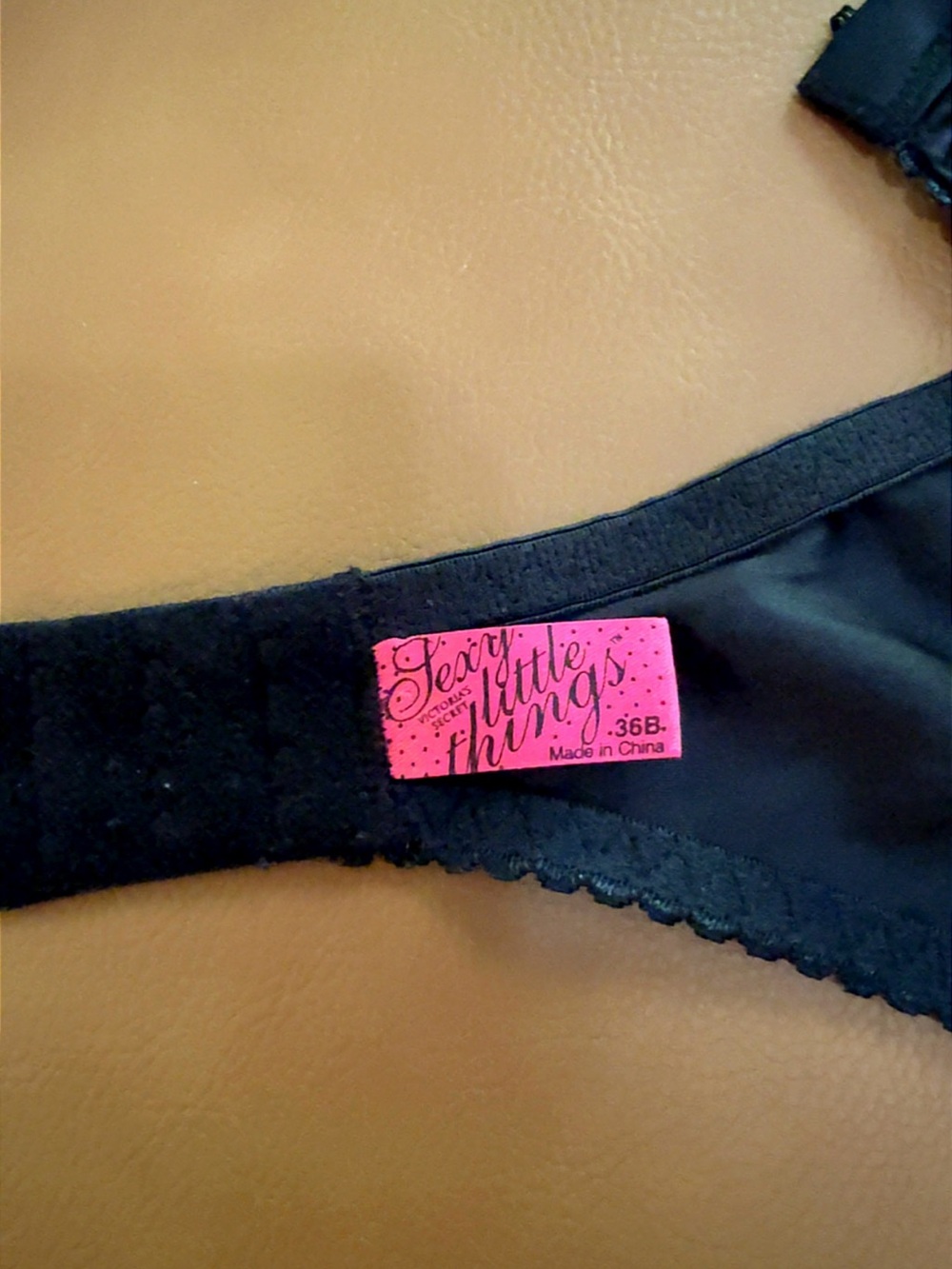Like New Rare 2007 Victoria’s Secret Sexy Little Things Heart Snap Bra Black 36B - Picture 3 of 7